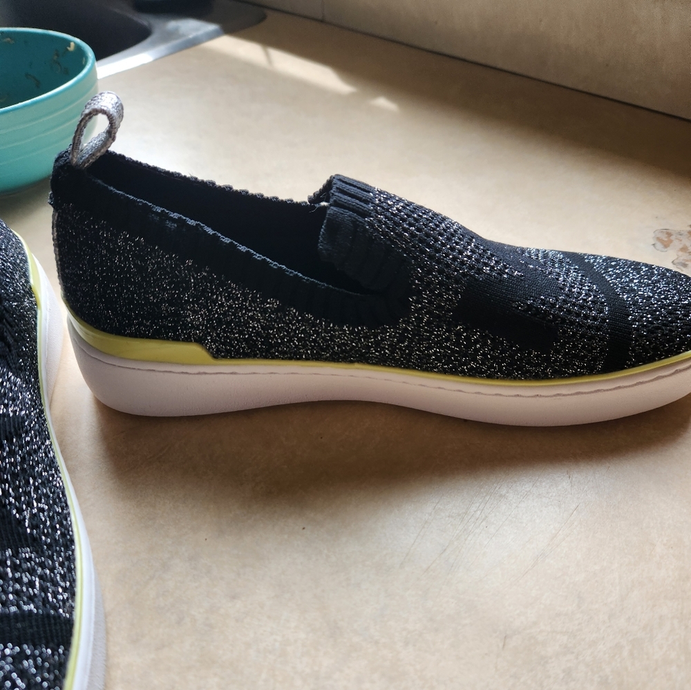 Shoes - Picture 2 of 4